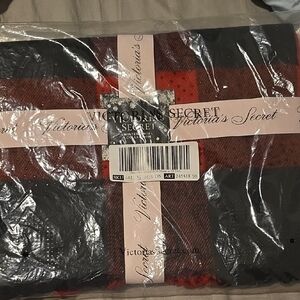 Victoria's Secret Winter Angel Collection Sparkle Scarlet Buffalo Check Scarf